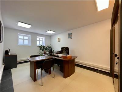 I rent commercial space of 130 square meters, new building, in the Center