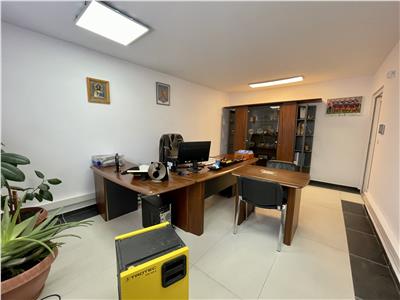 I rent commercial space of 130 square meters, new building, in the Center