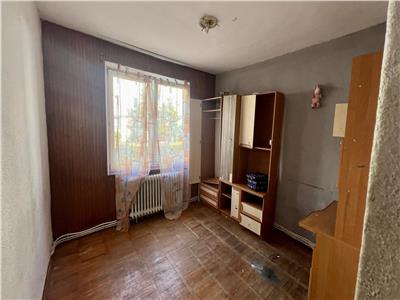 Vand apartament cu 3 camere, decomandat, in Reghin