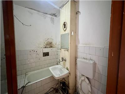 Vand apartament cu 3 camere, decomandat, in Reghin