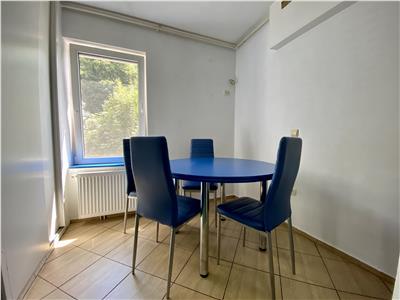 Apartament cu 3 camere de inchiriat, mobilat si utilat in 7 Noiembrie