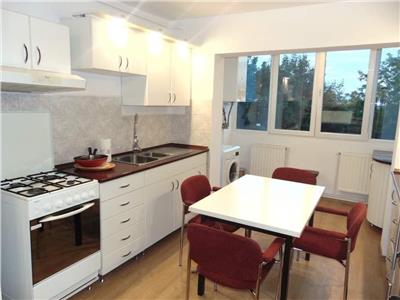 Inchiriez apartament cu 3 camere, decomandat in Cornisa, et, 2,la 5 min de UMF