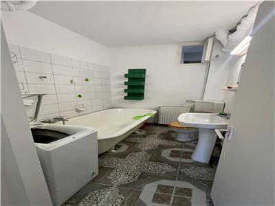 Inchiriez apartament cu 2 camere, mobilat complet la 3 min de centru