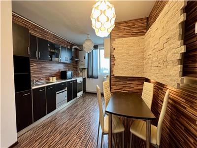 Vand apartament cu 4 camere, 2 bai, str Pandurilor, suprafata utila 106mp