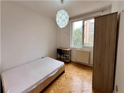 Vand apartament cu 4 camere, 2 bai, str Pandurilor, suprafata utila 106mp