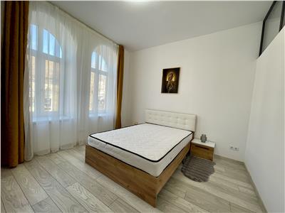 Inchiriez apartament cu 3 camere, mobilat si utilat, bloc nou, 70 mp utili, in Centru