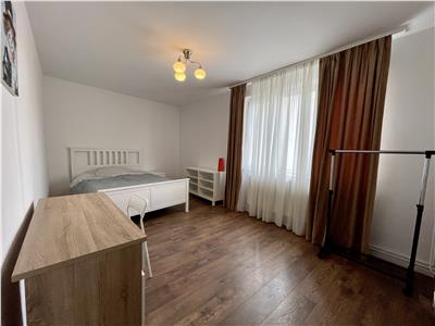 Apartament cu 3 camere de inchiriat, modern in Centru langa ING