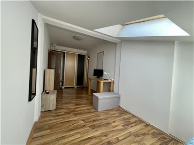 Apartament cu 4 camere de vanzare, pe 2 niveluri, in Cornisa