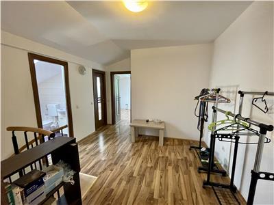 Apartament cu 4 camere de vanzare, pe 2 niveluri, in Cornisa