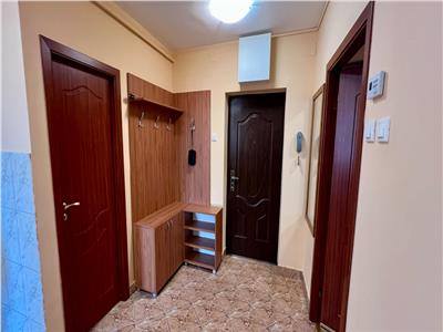 Inchiriez apartament cu 2 decomandat in Cornisa la 2 minute de UMF