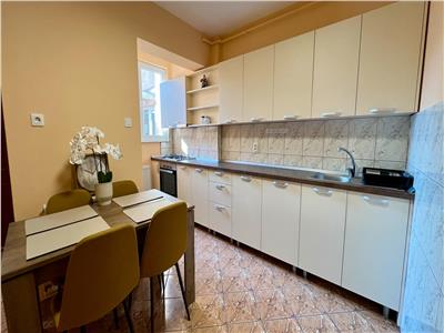 Inchiriez apartament cu 2 decomandat in Cornisa la 2 minute de UMF