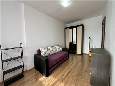 Inchiriez apartament cu 3 camere , decomandat zona Poli 2