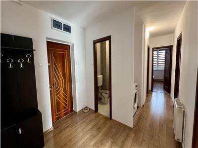 Inchiriez apartament cu 3 camere , decomandat zona Poli 2